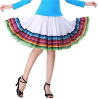 Стрипная юбка из белого цвета