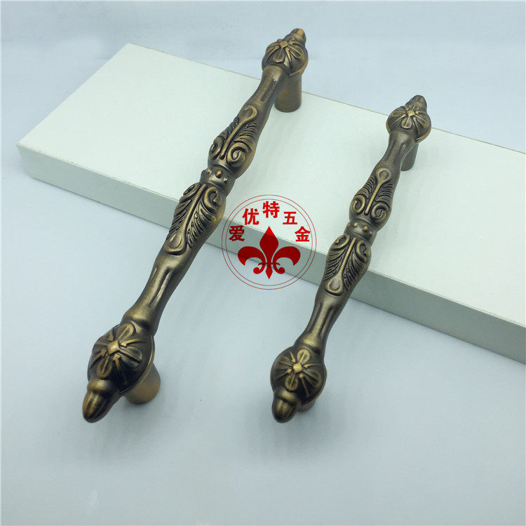 Chinese-style wardrobe overall cabinet wooden door brass handle coffee bronze small handle European-style pastoral modern drawer handle