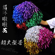 Cheerleaders cheerleading cheerleaders holding bouquets dancing in the square hand-shaking bouquets dance performances colored balls