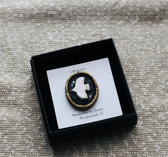 Original Japanese Department art retro hand made stone wood plastic flying bird badge clay refrigerator with brooch-Taobao