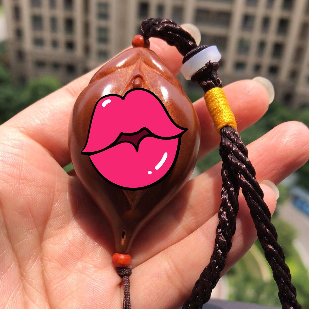 Pure hand-carved Indonesian olive core large bed sheet olive core carved single core pendant men's and women's Wenwan