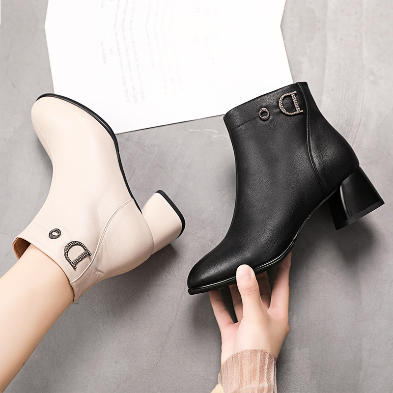 Short boots Women's autumn Winter 2020 new coarse heel Martin boots women's single boots Genuine Leather Boots 100 hitch Inn Girl boots