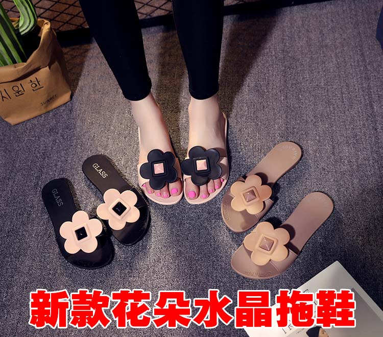 Mùa hè mới của phụ nữ dép và dép đi biển phòng tắm ngoài trời chân phẳng với clip dép dép xương cá dép crocs người lớn