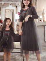  Shi Pea parent-child outfit Autumn girls Western style long-sleeved t-shirt fashion mid-length skirt gauze skirt two-piece mother-daughter outfit
