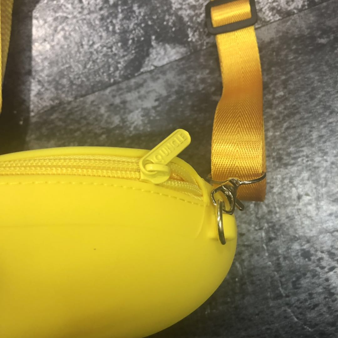 Q UNCLE Vịt vàng Amoi không pha trộn Silicone rắn nhỏ Màu vàng Vịt lớn Công suất lớn Túi kéo ngang Messenger - Túi điện thoại túi đeo chéo