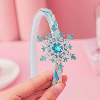 Снежинка повязкой (за исключением длинных косичек)