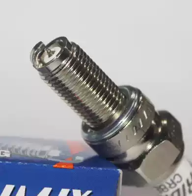 NGK Iridium spark plug is suitable for Huanglong 600 stimulation bandits XJR400 mountain leaf R1 R6 FZ6N