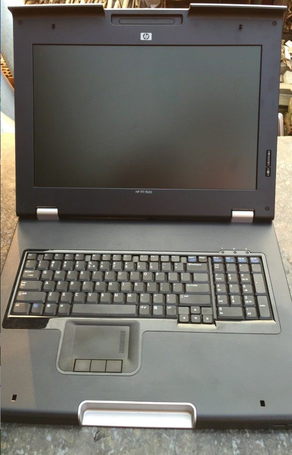 Original HP enclosure special MKV folding liquid crystal 17 3-inch LCD HP TFT7600 Shanghai spot