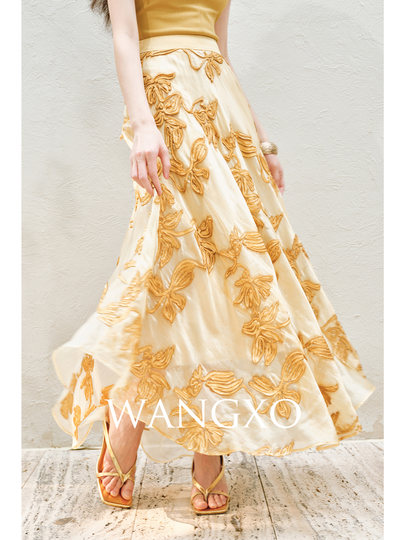 Wangxo｜Cotton Gauze Crepe Satin with Three-Dimensional Color Treatment｜Imaginative Floral Hand-Embroidered Belt｜Gorgeous Large A-Line Skirt