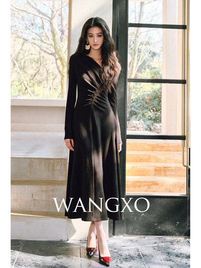 Wangxo｜Luxurious Soft Knit Material｜Artistic Sculptural Pleats｜Overlapping V-Neck Tailored Slim-Fit A-Line Dress