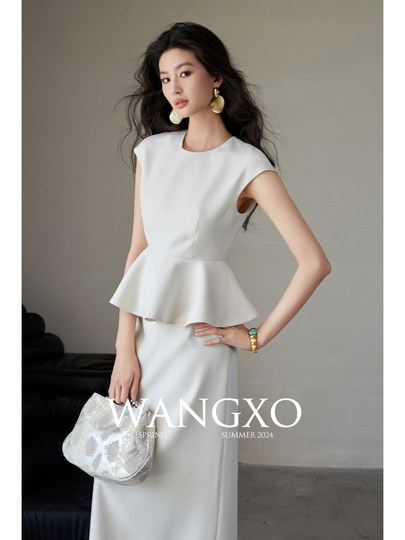 Wangxo｜Heavyweight Double-Sided Pique Woven Fabric｜Hepburn-Style Waist-Cinching Umbrella-Shaped Top & High-Waisted Skirt Set