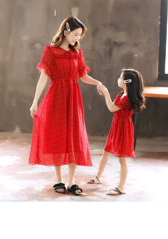Trang phục cha mẹ trẻ em mặc váy hè 2019 cho trẻ em mới đi biển váy điểm sóng váy voan bé gái váy đỏ - Trang phục dành cho cha mẹ và con áo váy gia đình
