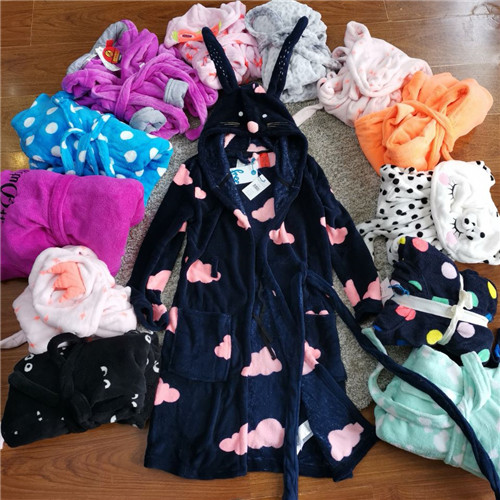 Clearance super beautiful children's home clothes small medium and large girls parent-child coral velvet bathrobe nightgown pajamas for soaking in hot springs
