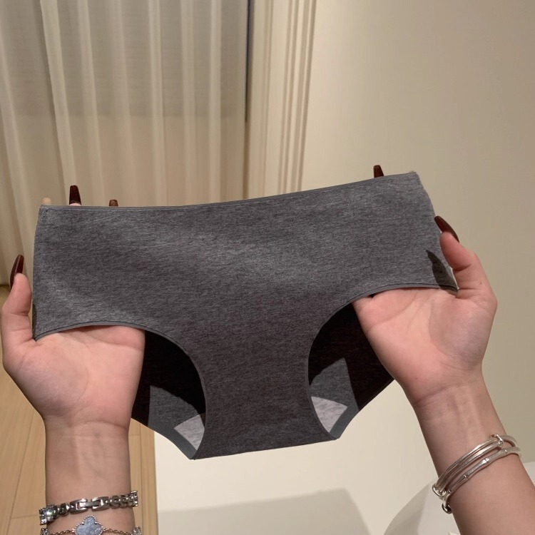 Seamless Women's Underwear, Pure Cotton Antibacterial Crotch, 2025 New Mid-Waist Pure Desire Comfortable Skin-Friendly Basic Triangle Shorts