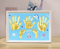 Семейное фото в белой рамке + светло-голубая грязь + пыленепроницаемая фотография, напечатанная бесплатной золотой краской