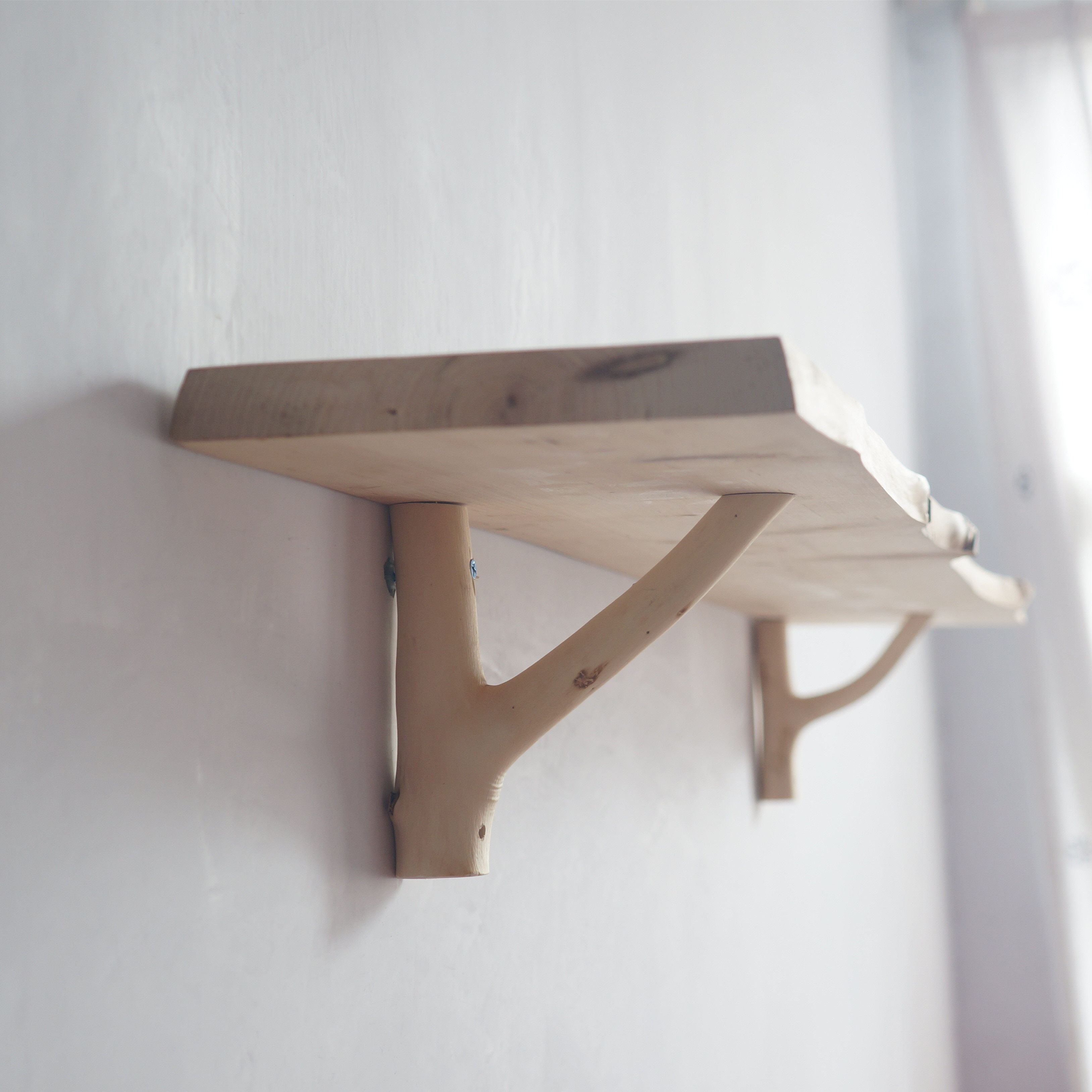 Wall shelf Solid wood branch partition partition wall hanging bookshelf word board Log creative custom wall