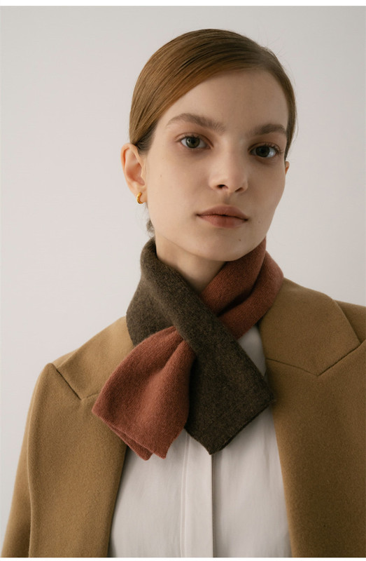 Mini Accessory! Soft and Cozy Cashmere Scarf for Women, Short Style for Autumn and Winter, Warm Neck Protection, Versatile Color-Blocking Perforated Small Neck Warmer Mini Accessory! Soft and Cozy Cashmere Scarf for Women, Short Style for Autumn and Winter, Warm Neck Protection, Versatile Color-Blocking Perforated Small Neck Warmer