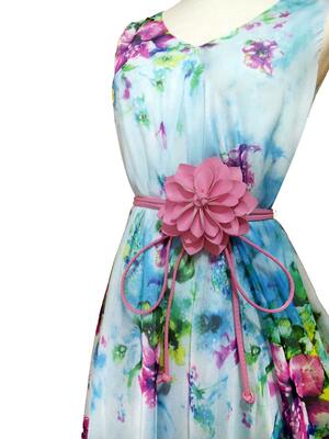 Korean-style trendy white floral decoration with versatile accessories, paired with a dress and a large-sized belt, elongated and plump girl weighing 200 pounds