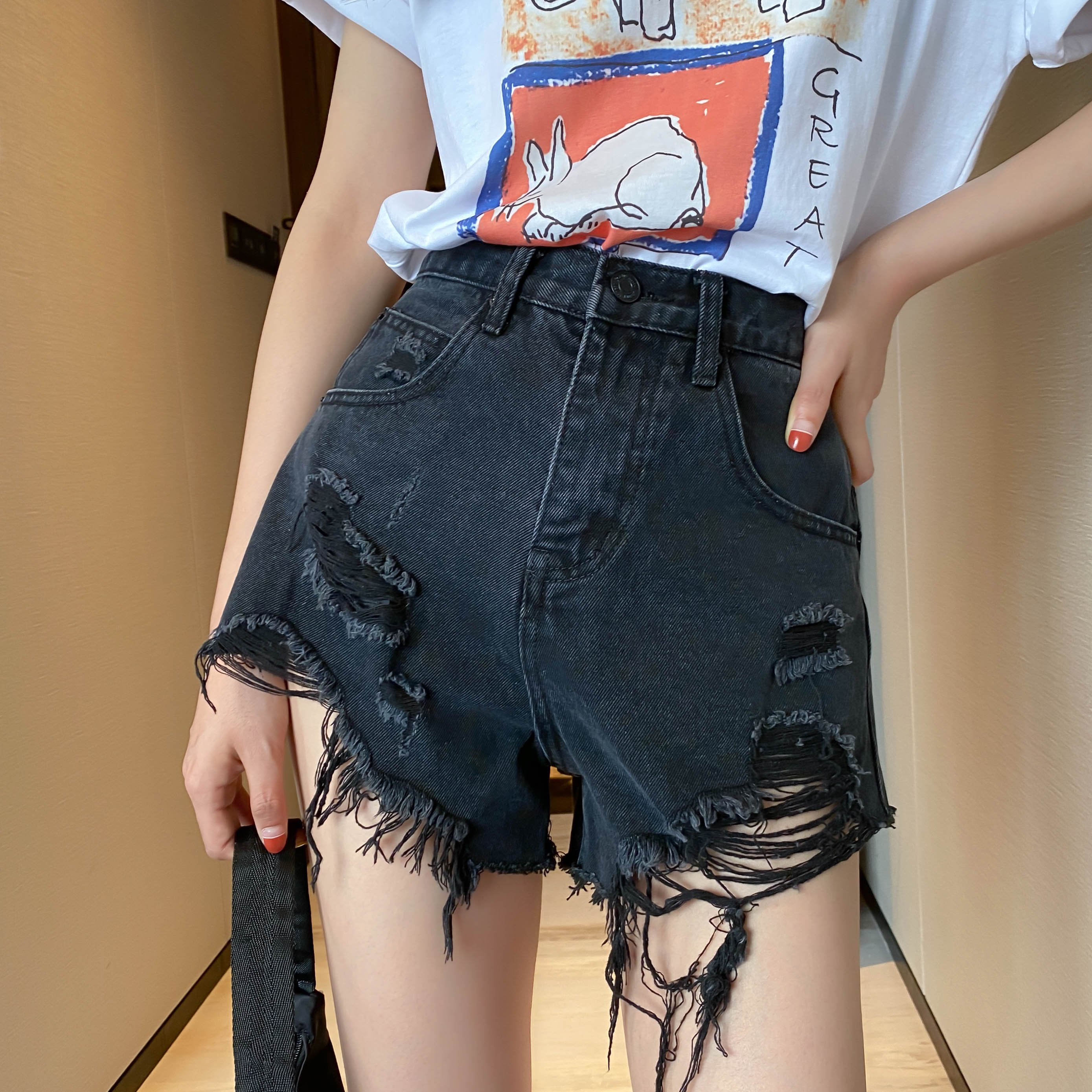 2022 Summer New Denim Shorts Woman Loose Hole Black White Thin with high waist display slim a pair of hot pants