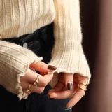 Белый приятный телу демисезонный трикотажный свитер, высокий воротник, изысканный стиль