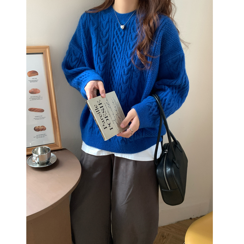 Chao Is a Master of Making Skin Look Fairer! Niche Klein Blue Cable Knit Sweater for Women, Thickened for Winter, Round Neck, Vintage Knitwear