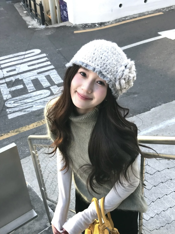 Light Gray-Green! Korean-Style Layered Vintage Knit Vest for Women, Sleeveless Loose-Fitting Cardigan Sweater