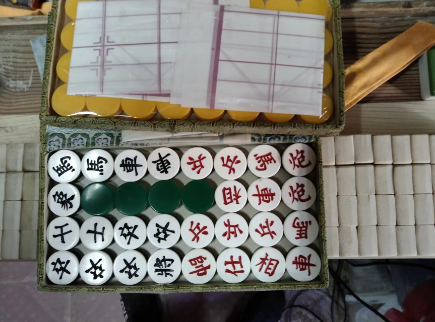 Old stock acrylic Chinese chess environmental protection wear-resistant intellectual toy transparent large trumpet 48 plexiglass