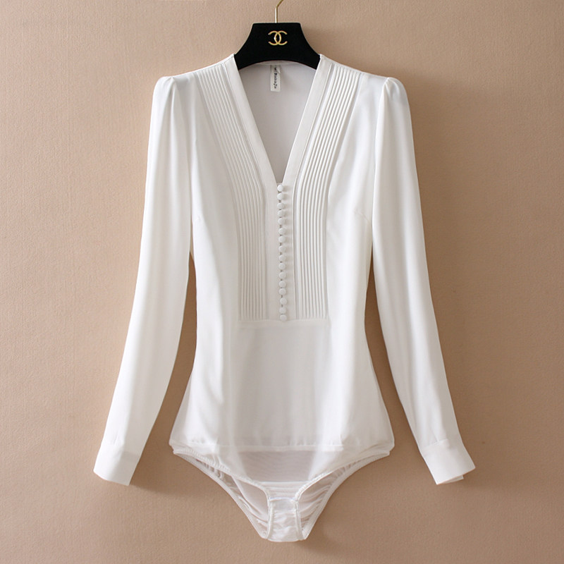 Fashionable V-neck accordion-pleated chiffon blouse with button closure, long-sleeved white jumpsuit, new spring style.