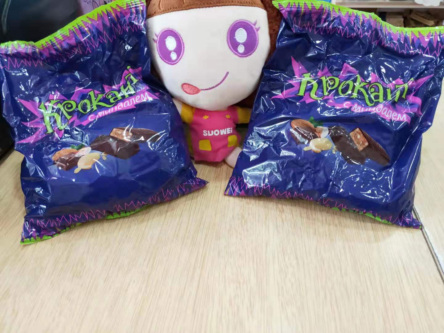 Russia's original imported purple candy 500GKDV chocolate nut sandwich candy wedding candy New Year's goods in bulk