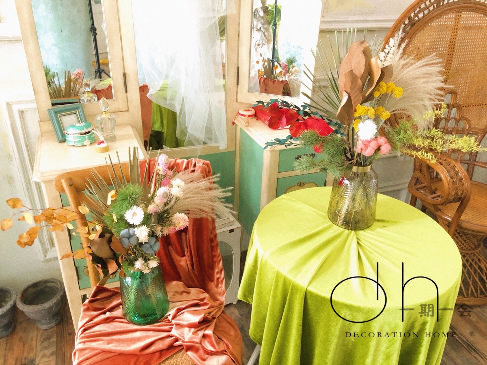 Flowers blooming in French style natural dry flower requila plant flower arrangement Phnom Penh embossed glass bottle sample soft decoration