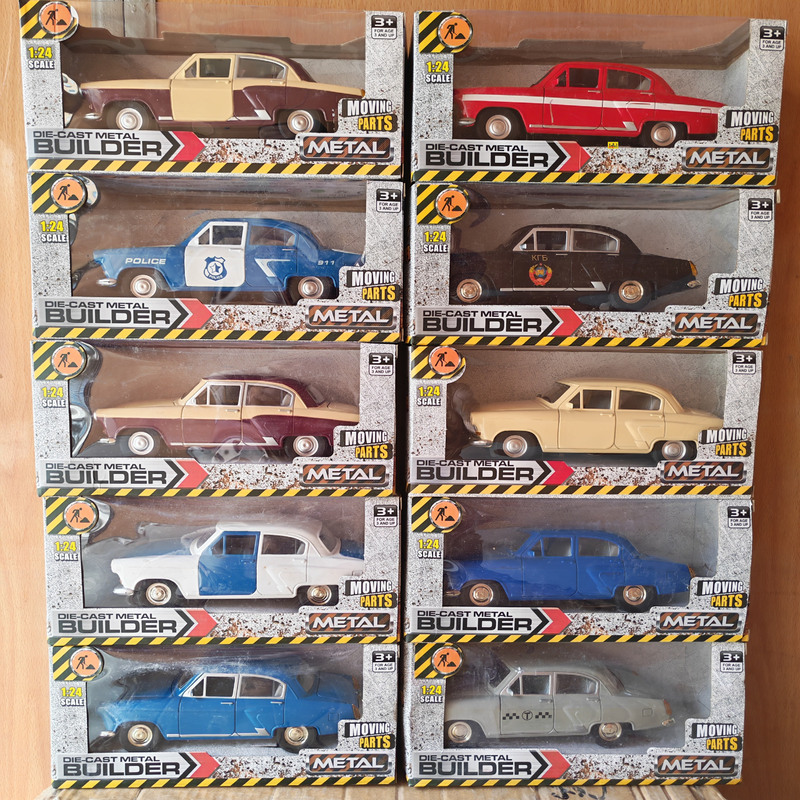 1:24 Scale Soviet Union Russian Volga Ra3-M21 Alloy Car Model with Pull-Back Action and Opening Doors