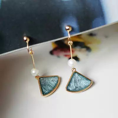 Must-enter natural pearl painless silicone mosquito coil ear clip invisible without pierced ears Blue fan-shaped earring earrings