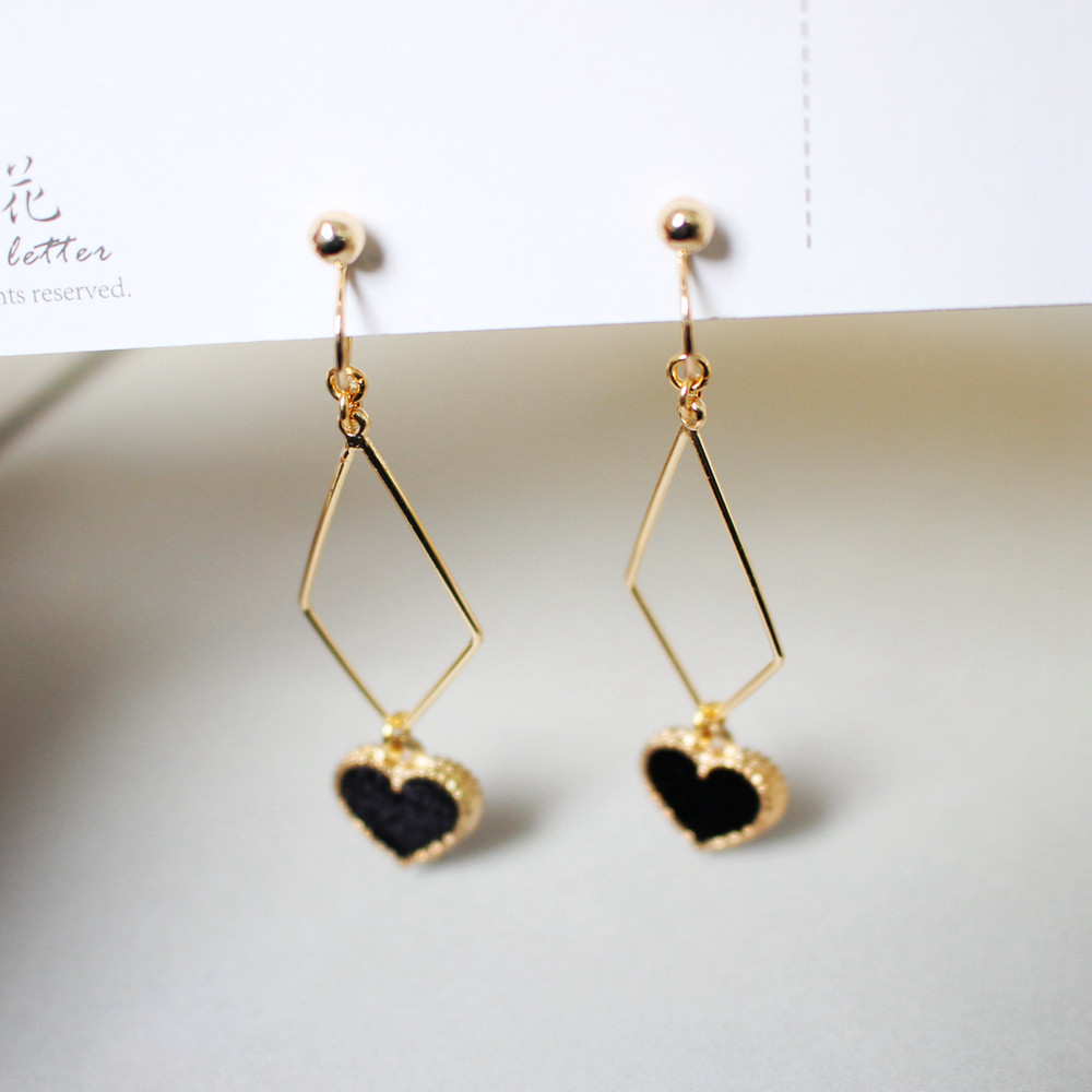 Earnless Holes No Pain Silicone Mosquito Coil Pan Ear Clip Autummy Winter Geometric Lukewarm Wind Heart-shaped Black Style Earrings Earrings