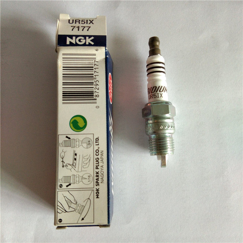 Japan Original Imported UR5IX Iridium Gold Spark Plug Suitable for Old Cadillac UR5GP UR4GP Universal