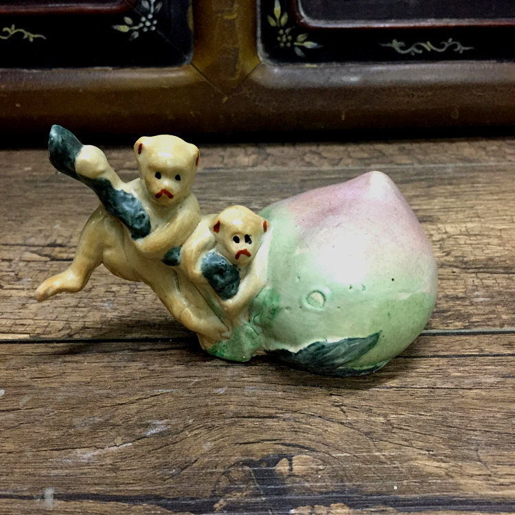 Daxing collection in the 1950s and 1960s Chaozhou old Fengxi Longyao old factory goods porcelain collection monkey pen holder