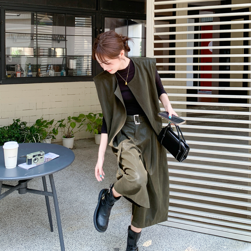 Military Green Pu Leather Vest and Cropped Wide-Leg Pants Set for Women, Autumn 2026 New Fashion, Stylish and Casual Two-Piece Set Military Green Pu Leather Vest and Cropped Wide-Leg Pants Set for Women, Autumn 2026 New Fashion, Stylish and Casual Two-Piece Set