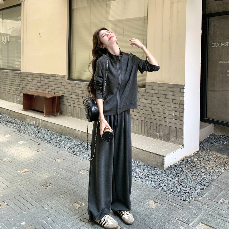 Korean Casual Sports Style Suit for Women, New Autumn Style, Lazy and Relaxed Zipper Sweatshirt, Wide-Leg Pants Two-Piece Set Korean Casual Sports Style Suit for Women, New Autumn Style, Lazy and Relaxed Zipper Sweatshirt, Wide-Leg Pants Two-Piece Set