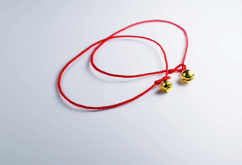 Cổ tay bốn sợi siêu mịn 0,4mm Vòng tay vàng 24K nhỏ bằng vàng năm nay vòng tay dây đỏ làm bằng tay lắc chân nữ nhật bản