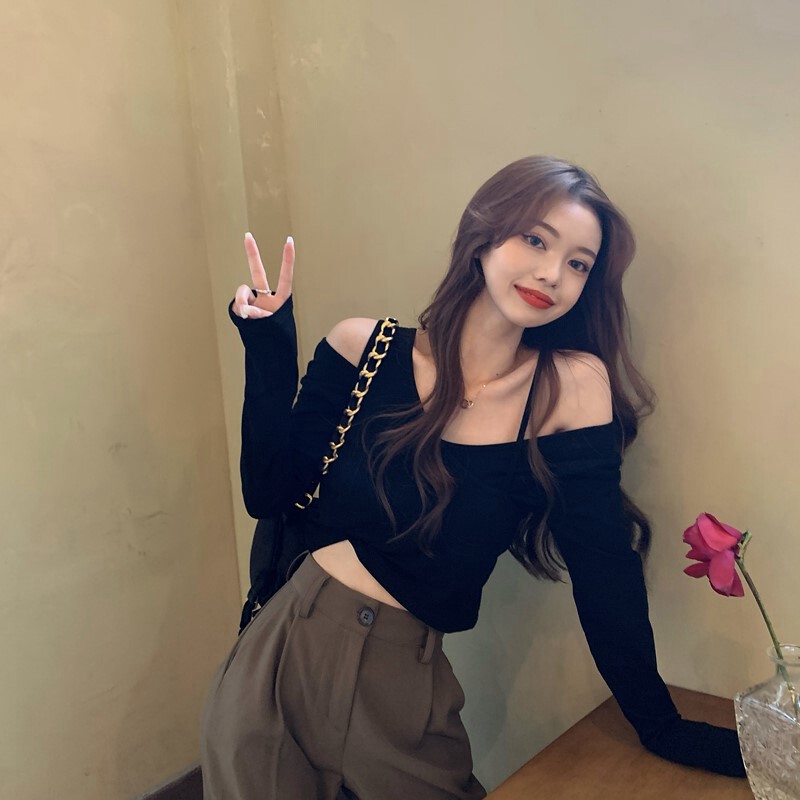 2022 - Spring and Summer Han Hang Hang with two sets of female Hong Kong caution machine open shoulder gas reduction age T - shirt suit in overfire
