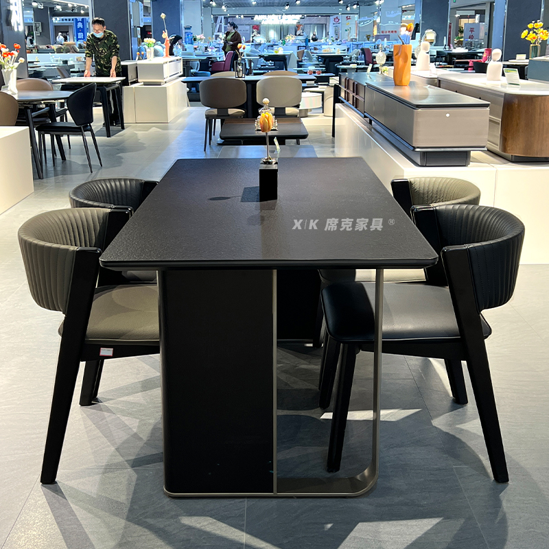 速发火烧石餐桌：现代家庭的理想之选