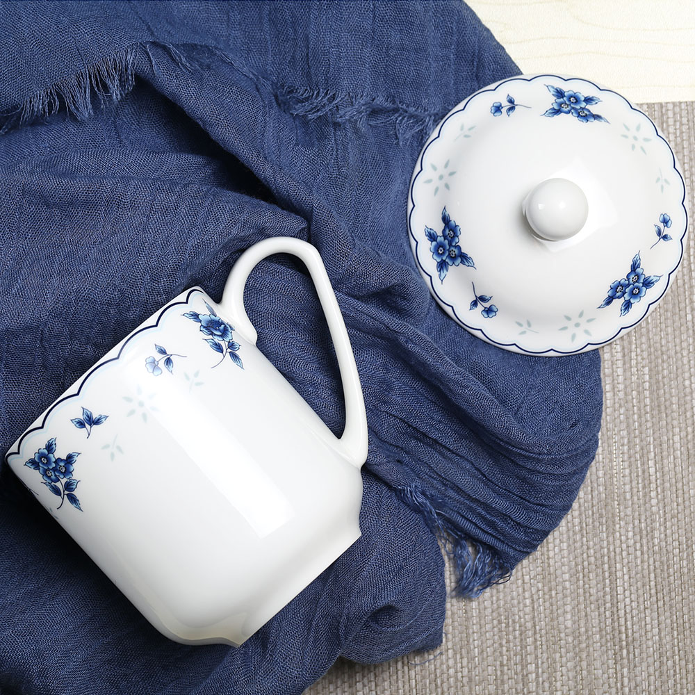 Jingdezhen ceramic cups with cover glass office cup custom blue and white porcelain cup and household ipads porcelain cup