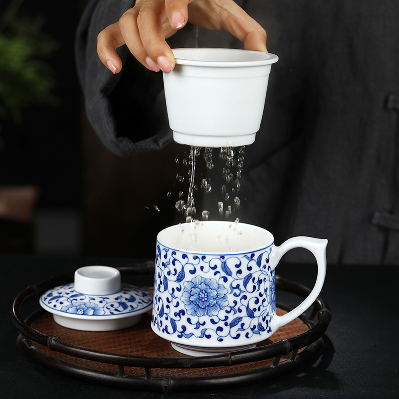 Blue and white porcelain tea cups of tea to separate office cup with cover hand - made glass jingdezhen ceramic filter cups