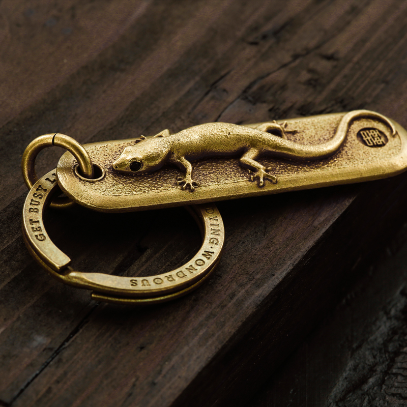 Original Bronze Gecko Pendant Car Keychain Amulet for Protection and Good Luck, Same Style as Audi New Year Edition