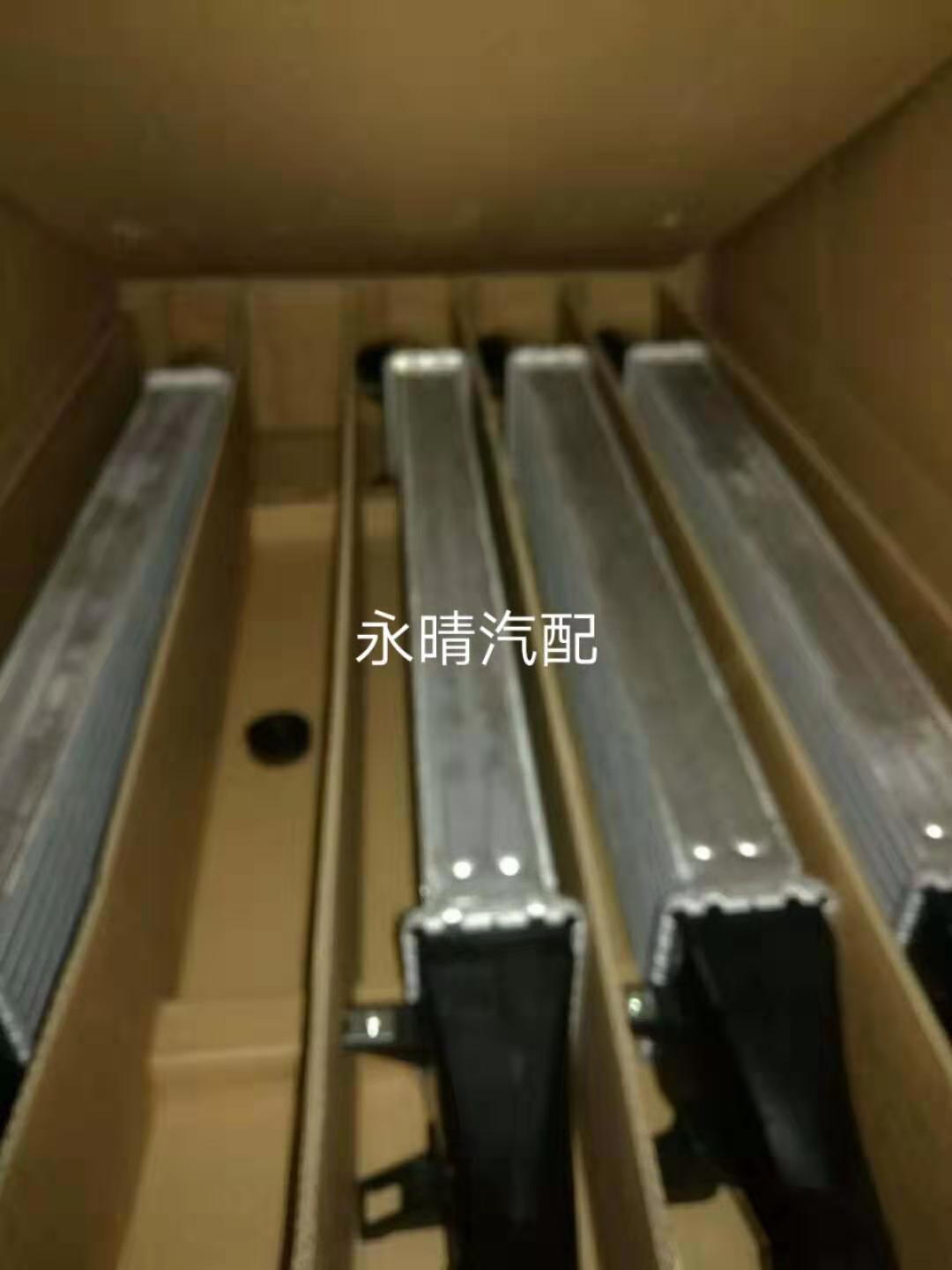 Suitable for Beiqi Huansu S6 intercooler assembly small water tank water tank assembly Huansu S6 intercooler water tank