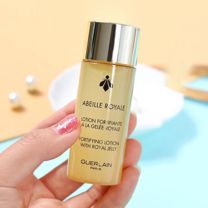 Cuddling monarch honey bee honey moisturizes the essence water trial bag 40ml nourishes moisturizing and moisturizing and moisturizes the skin water