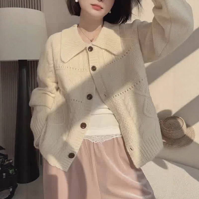 100% Pure Wool Sweater, Korean Style Lapel Cardigan, Thickened Polo Academy Style Buttoned Sweater, Age-Reducing Beige Knitwear 100% Pure Wool Sweater, Korean Style Lapel Cardigan, Thickened Polo Academy Style Buttoned Sweater, Age-Reducing Beige Knitwear