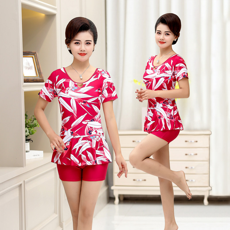 Swimsuit woman covered with slim and conservative even mid-aged mother's large size flat corner swimsuit spa bathing suit