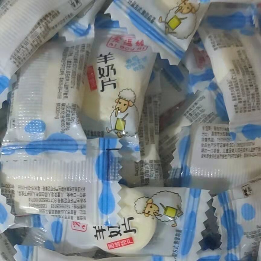 Xinjiang specialty low-sugar goat milk slices 270g independently packaged bulk candy snacks