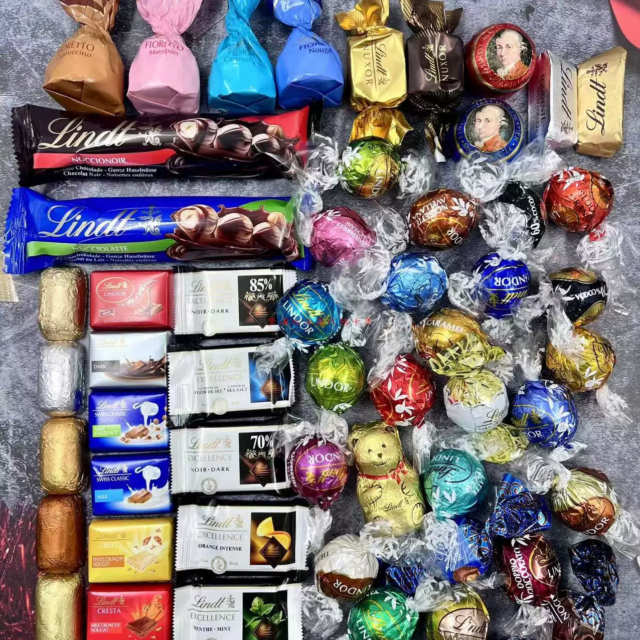 Плитка Lindt Soft Heart Фундук Гиандуя Мята Фисташка Морская соль Вино Сердечко 70% Мягкое сердце Шарик