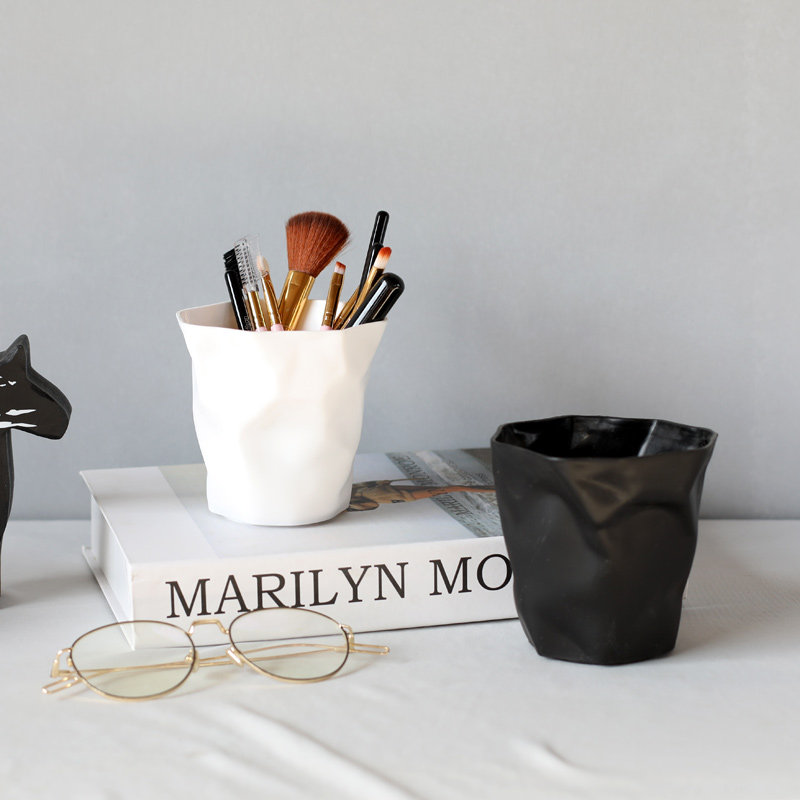 Wind Reciting Nordic Folds Containing Barrel Pen Holder bin Makeup Pen Barrel Tabletop containing waterproof wastepaper